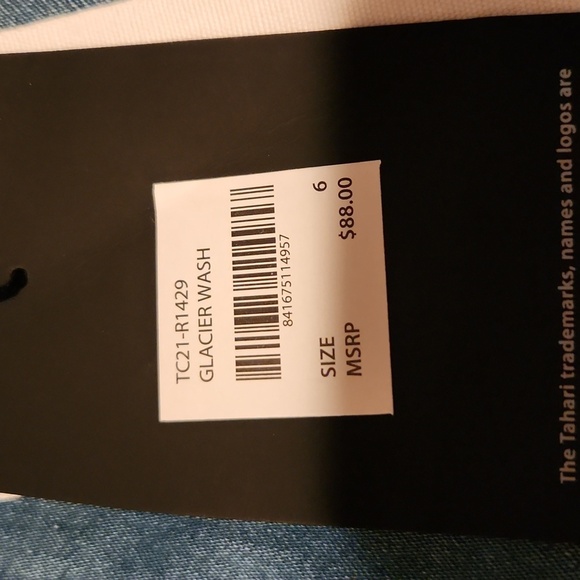 TAHARI Emily Mid-Rise Glacier Wash Button Fly Capri Size 6 - Picture 4 of 5
